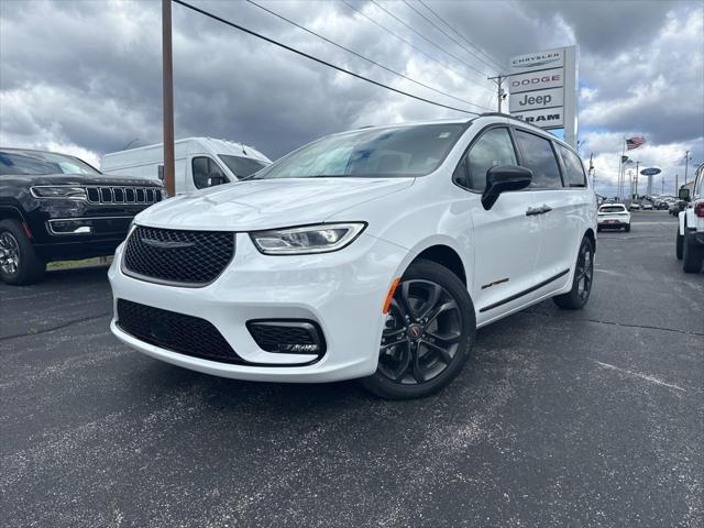 2024 Chrysler Pacifica PACIFICA TOURING L
