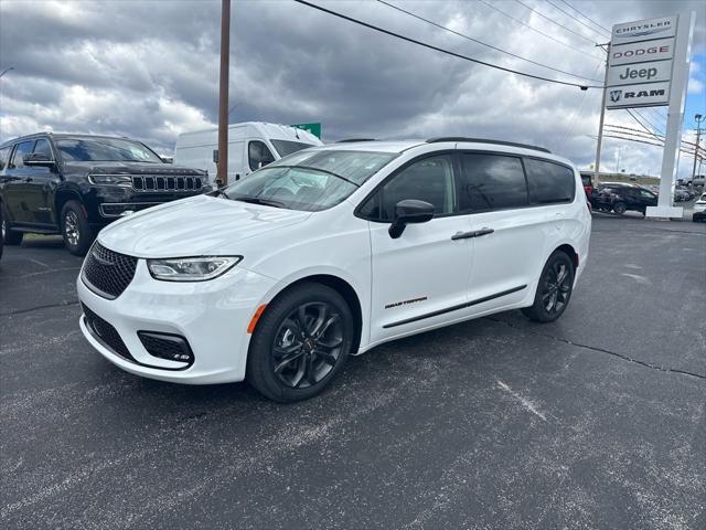 2024 Chrysler Pacifica PACIFICA TOURING L