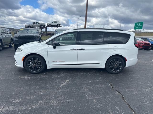 2024 Chrysler Pacifica PACIFICA TOURING L