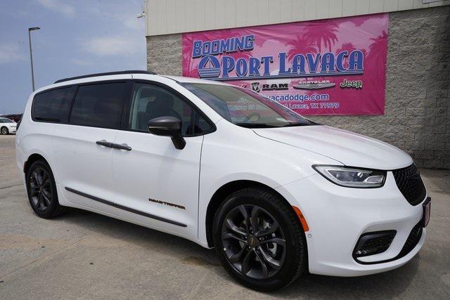 2024 Chrysler Pacifica PACIFICA TOURING L