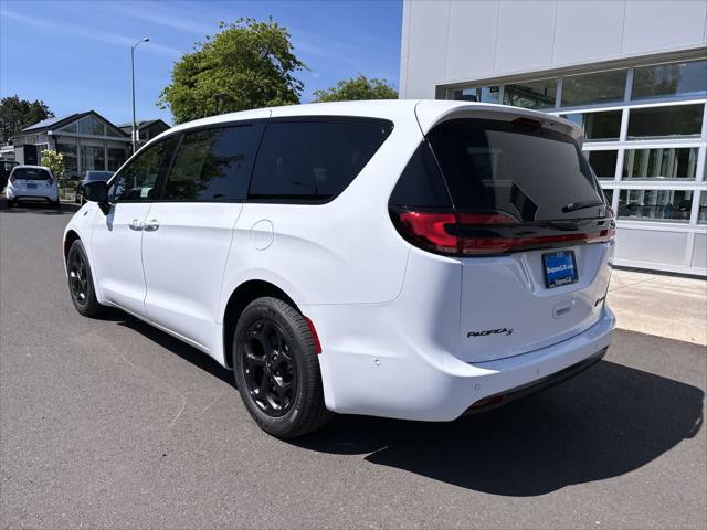 2024 Chrysler Pacifica Hybrid PACIFICA PLUG-IN HYBRID S APPEARANCE