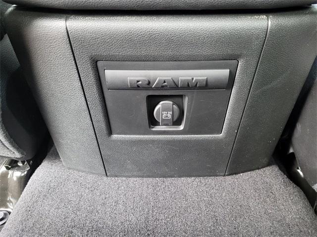 2024 Ram 1500 Classic Warlock Quad Cab 4x4 6'4" Box