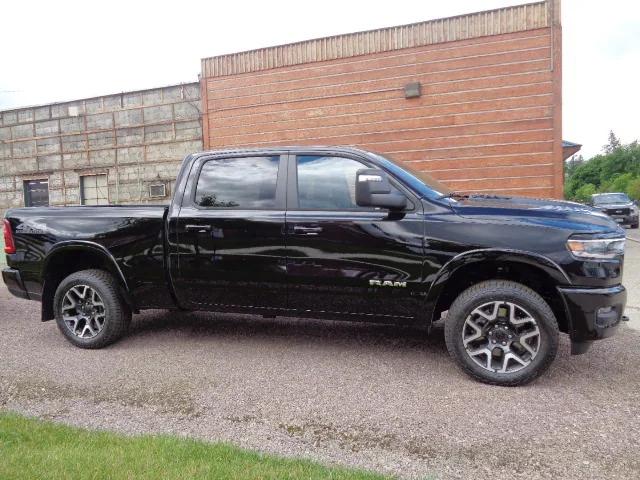 2025 RAM Ram 1500 RAM 1500 LARAMIE CREW CAB 4X4 64 BOX