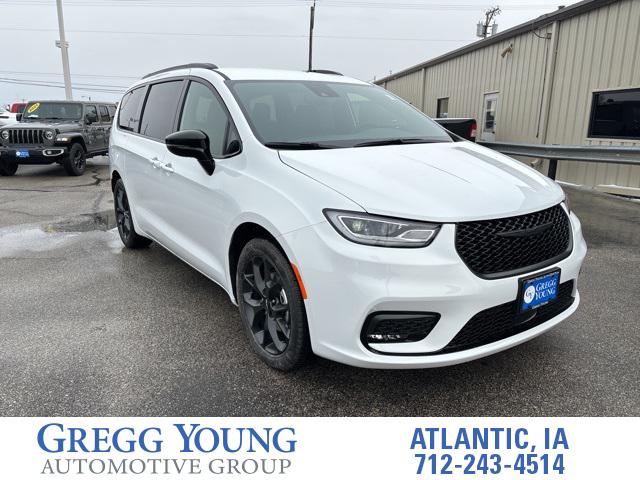 2024 Chrysler Pacifica Touring L for sale in Atlantic, IA