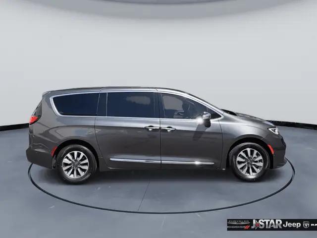 2023 Chrysler Pacifica Hybrid Limited