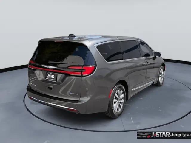 2023 Chrysler Pacifica Hybrid Limited