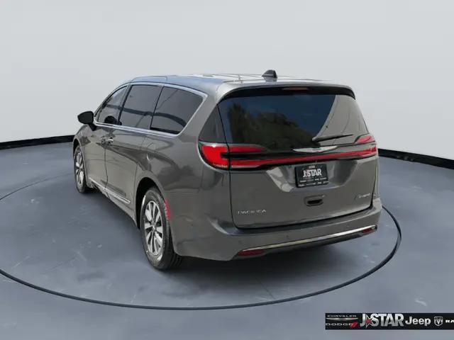 2023 Chrysler Pacifica Hybrid Limited