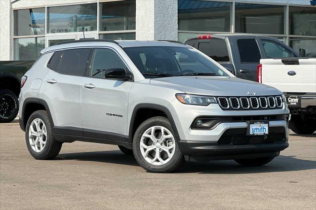 2024 Jeep Compass COMPASS LATITUDE 4X4