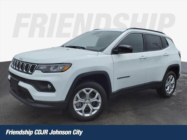 2024 Jeep Compass COMPASS LATITUDE 4X4