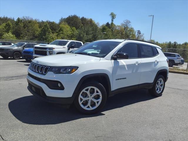 2024 Jeep Compass COMPASS LATITUDE 4X4