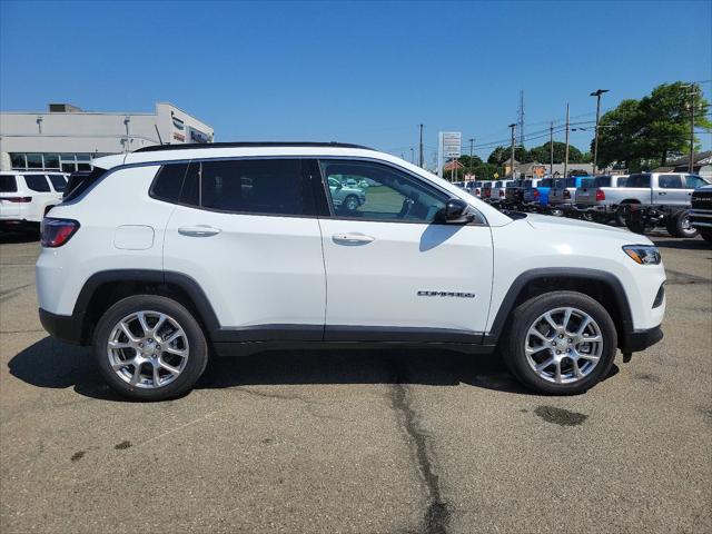 2024 Jeep Compass COMPASS LATITUDE LUX 4X4