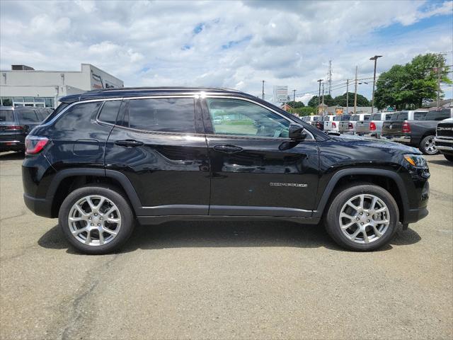 2024 Jeep Compass COMPASS LATITUDE LUX 4X4