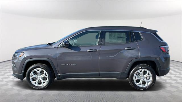 2024 Jeep Compass COMPASS LATITUDE 4X4