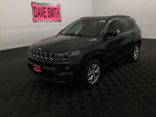 2024 Jeep Compass COMPASS LATITUDE 4X4