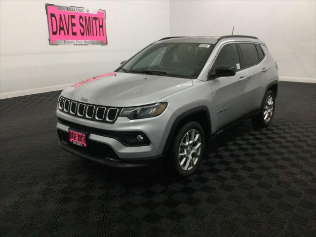 2024 Jeep Compass COMPASS LATITUDE LUX 4X4