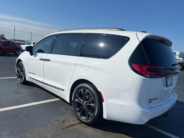 2024 Chrysler Pacifica PACIFICA TOURING L