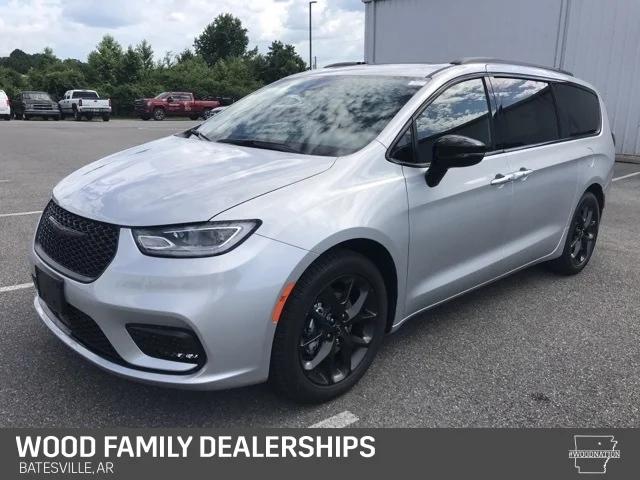 2024 Chrysler Pacifica PACIFICA TOURING L