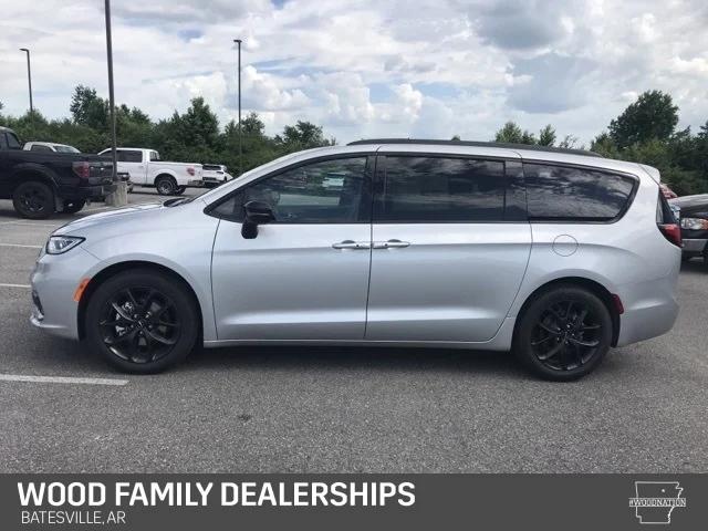 2024 Chrysler Pacifica PACIFICA TOURING L