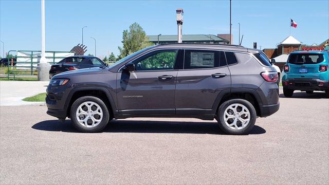 2024 Jeep Compass COMPASS LATITUDE 4X4