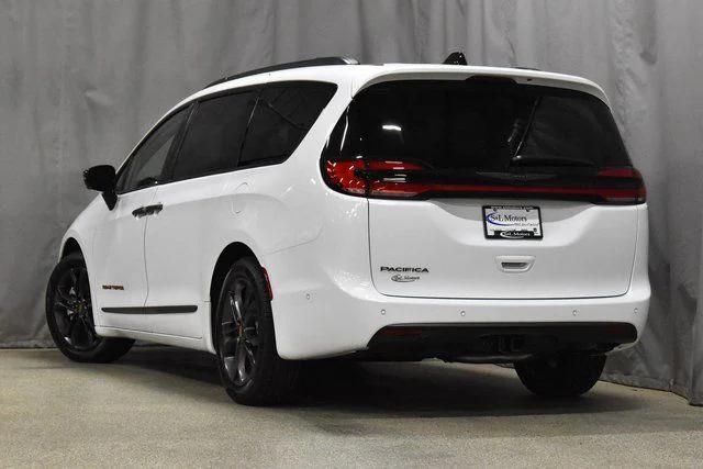 2024 Chrysler Pacifica PACIFICA TOURING L