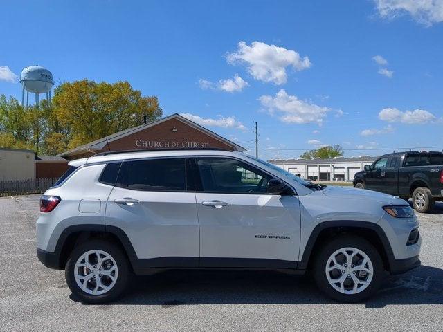 2024 Jeep Compass COMPASS LATITUDE 4X4