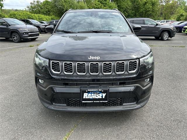 2024 Jeep Compass COMPASS LATITUDE 4X4