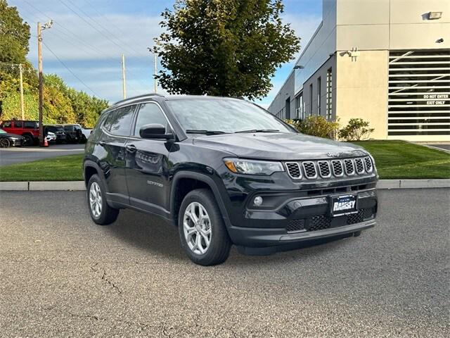 2024 Jeep Compass COMPASS LATITUDE 4X4