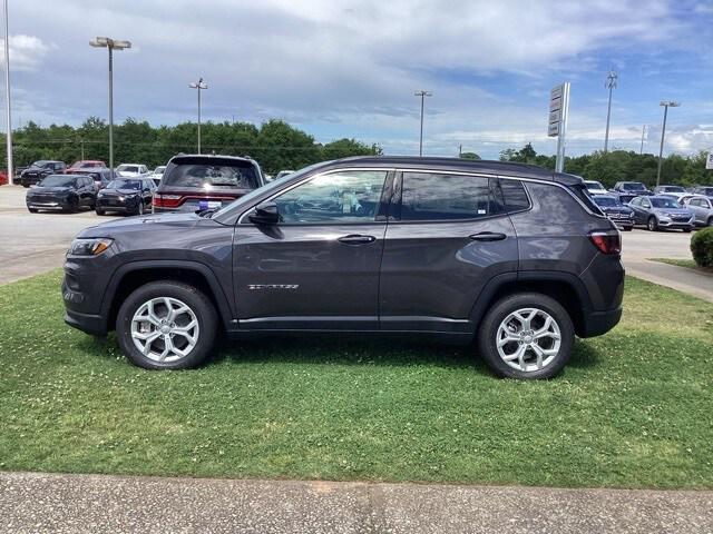 2024 Jeep Compass COMPASS LATITUDE 4X4