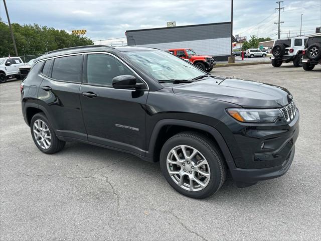 2024 Jeep Compass COMPASS LATITUDE LUX 4X4