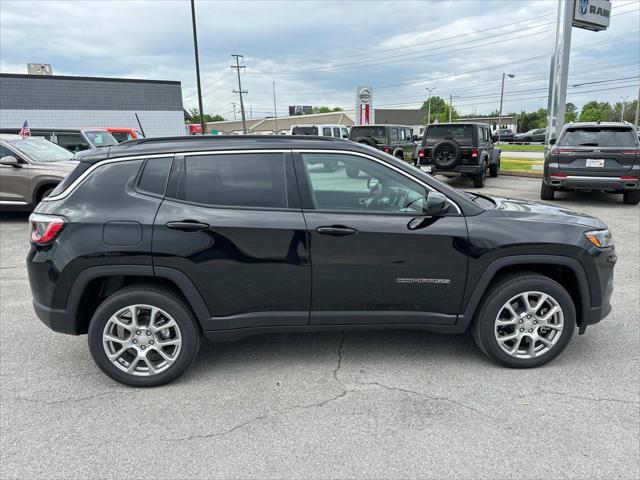 2024 Jeep Compass COMPASS LATITUDE LUX 4X4