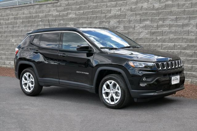 2024 Jeep Compass COMPASS LATITUDE 4X4