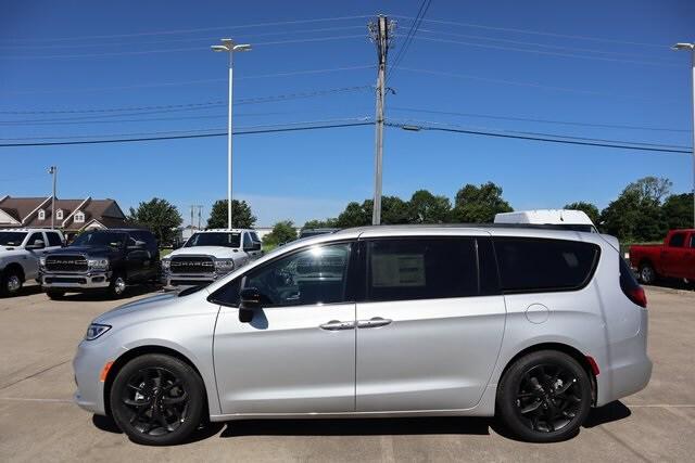 2024 Chrysler Pacifica PACIFICA TOURING L