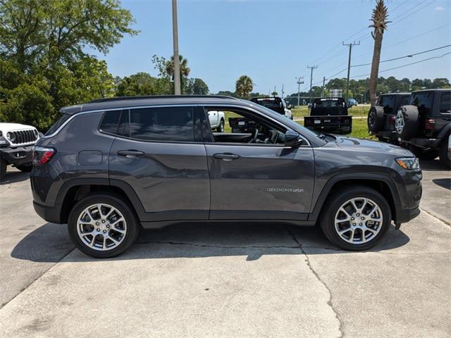 2024 Jeep Compass COMPASS LATITUDE LUX 4X4