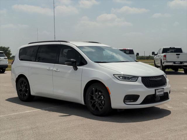 2024 Chrysler Pacifica PACIFICA TOURING L