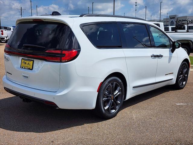 2024 Chrysler Pacifica PACIFICA TOURING L