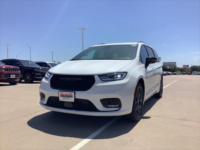 2024 Chrysler Pacifica PACIFICA TOURING L