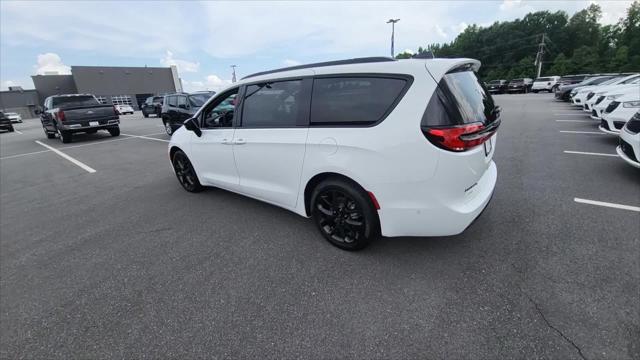 2024 Chrysler Pacifica PACIFICA TOURING L