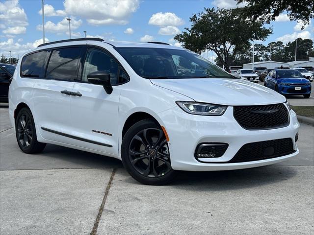 2024 Chrysler Pacifica PACIFICA TOURING L