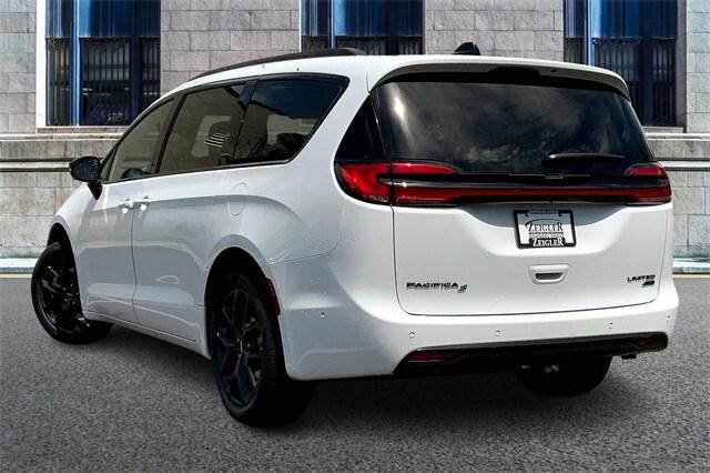 2024 Chrysler Pacifica PACIFICA LIMITED AWD