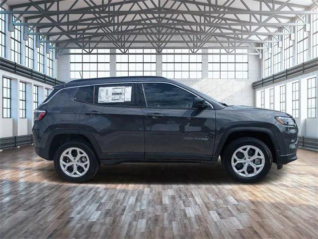 2024 Jeep Compass COMPASS LATITUDE 4X4