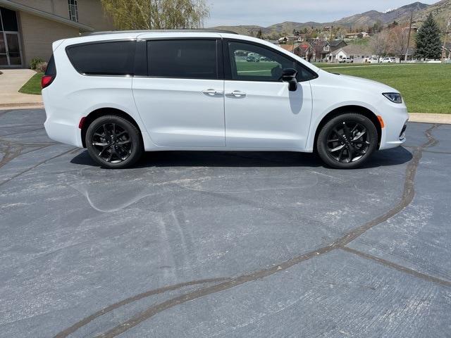 2024 Chrysler Pacifica PACIFICA LIMITED AWD