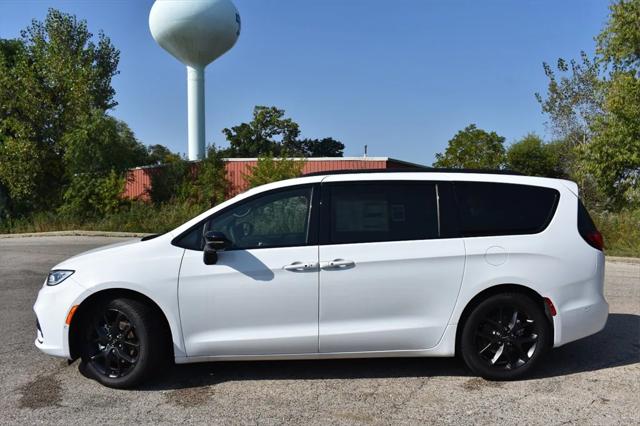 2024 Chrysler Pacifica PACIFICA TOURING L