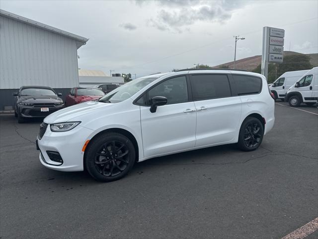 2024 Chrysler Pacifica PACIFICA LIMITED AWD