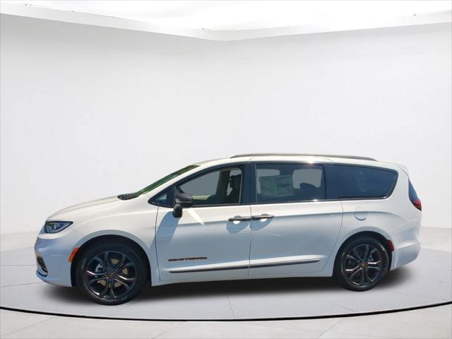 2024 Chrysler Pacifica PACIFICA TOURING L