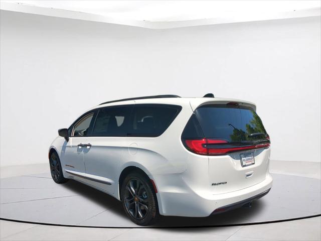 2024 Chrysler Pacifica PACIFICA TOURING L