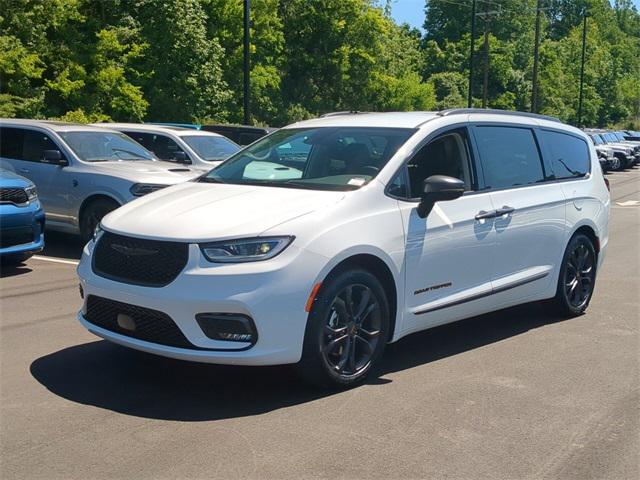2024 Chrysler Pacifica PACIFICA TOURING L