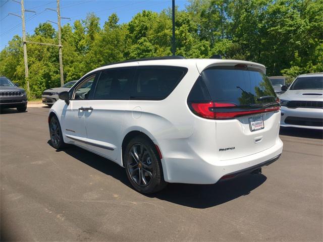 2024 Chrysler Pacifica PACIFICA TOURING L