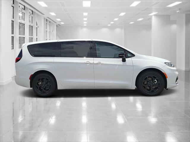 2024 Chrysler Pacifica Hybrid PACIFICA PLUG-IN HYBRID S APPEARANCE