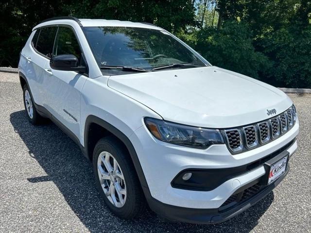 2024 Jeep Compass COMPASS LATITUDE 4X4