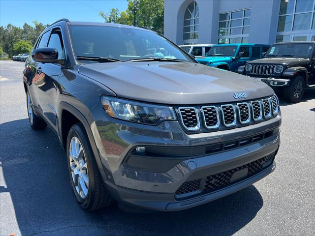 2024 Jeep Compass COMPASS LATITUDE LUX 4X4